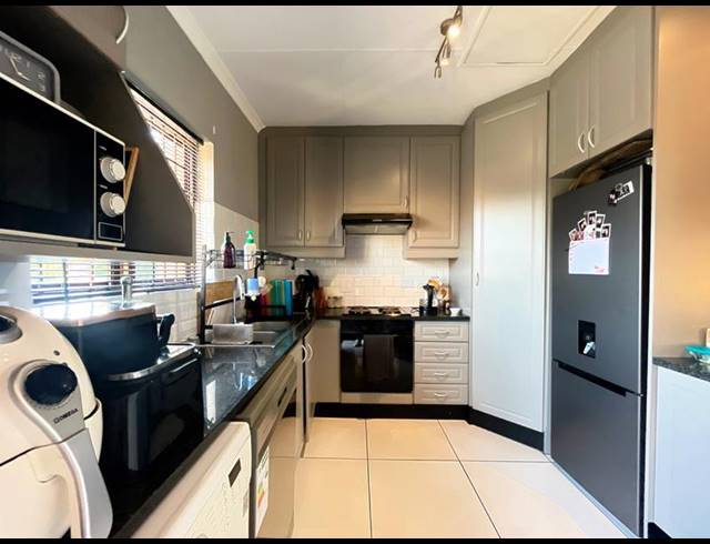 3 BEDROOM TOWNHOUSE FOR SALE IN DOUGLASDALE